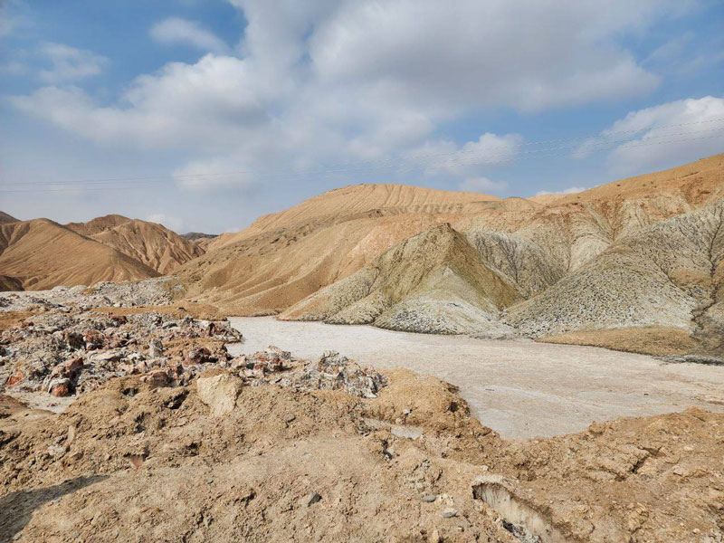 راهنمای غار نمکی گرمسار